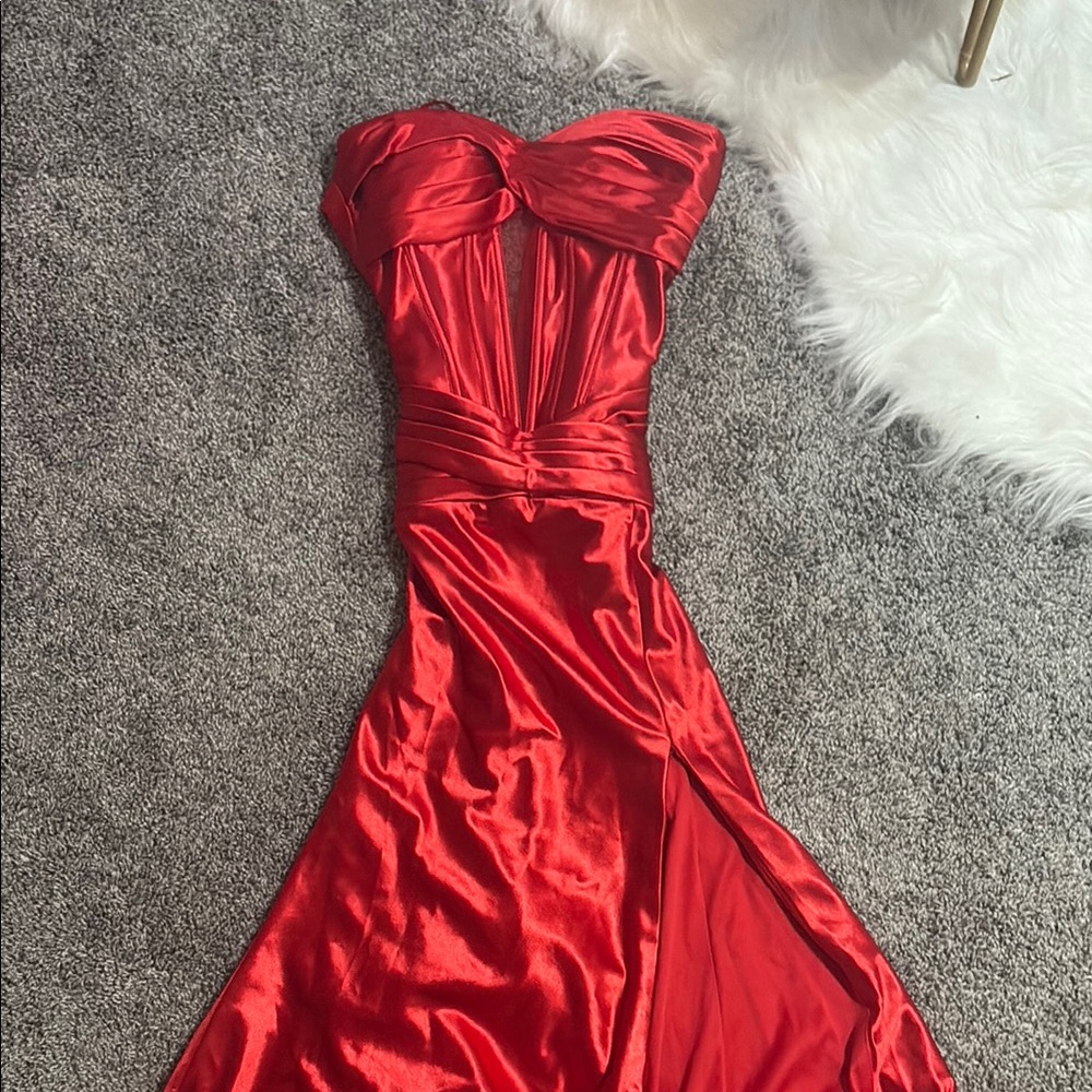 Elegant Red Strapless Evening Gown